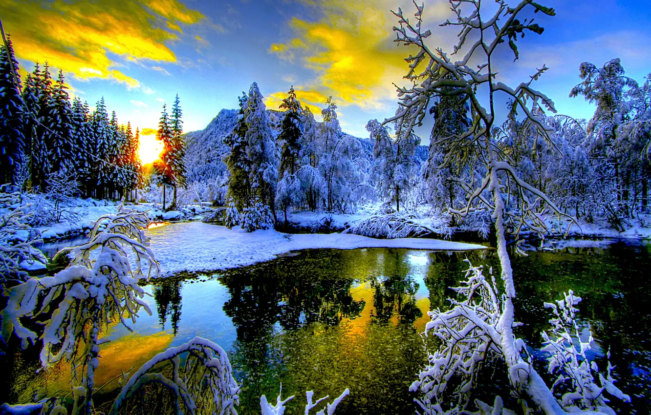 Фото обои зима, небо, снег, деревья, закат, горы, озеро
