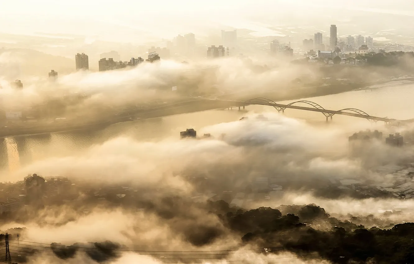Фото обои город, туман, река, дым