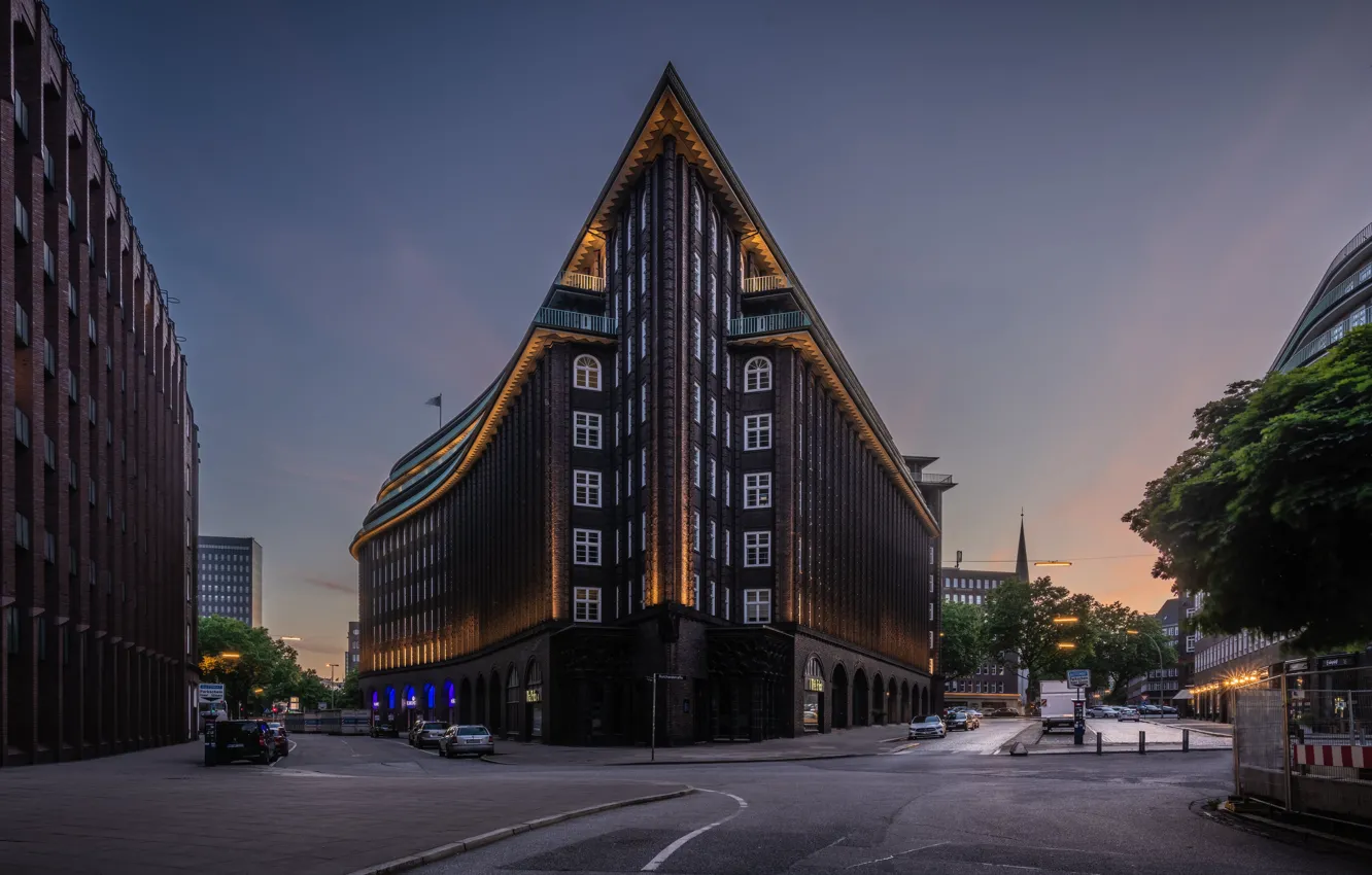 Фото обои город, улица, дома, утро, Германия, Гамбург, Chilehaus