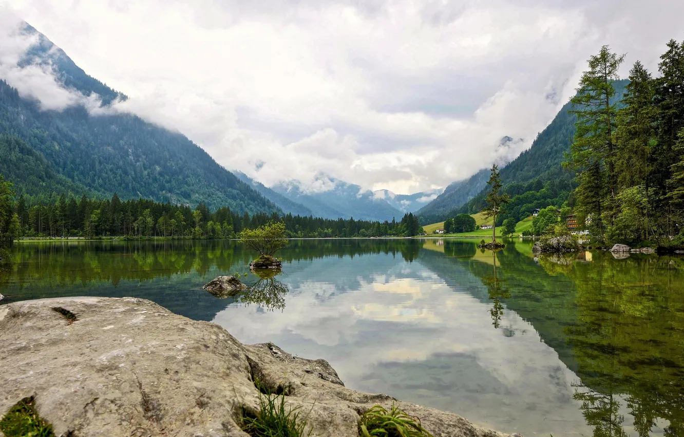 Фото обои лес, небо, облака, деревья, горы, озеро, камни, долина