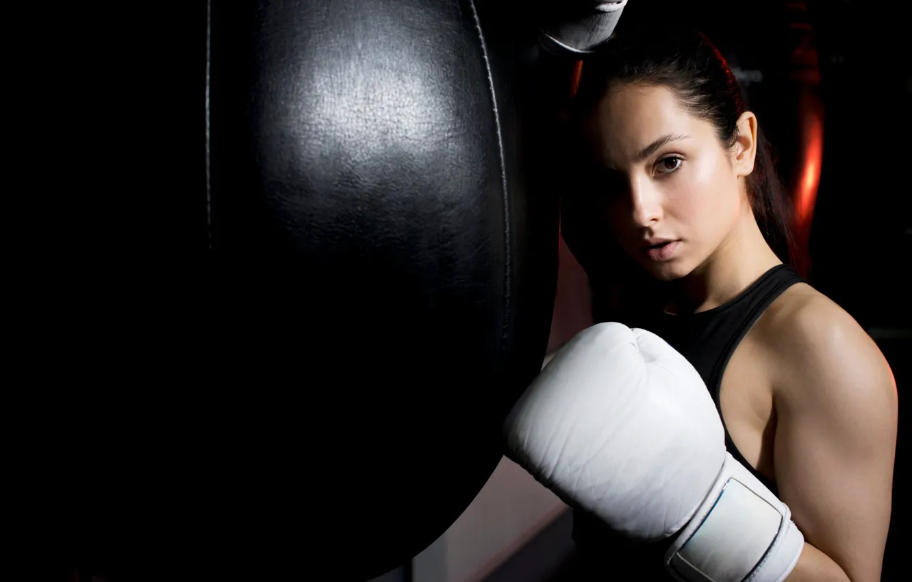 Фото обои взгляд, поза, бокс, груша, перчатка, стойка, boxing, тренировка