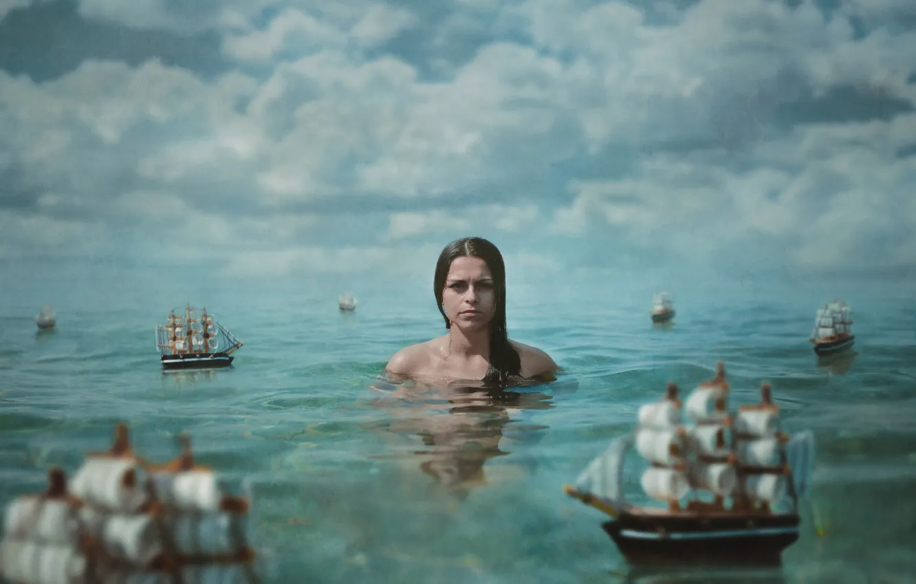 Фото обои море, вода, девушка, облака, ситуация, текстура, кораблики, парусники
