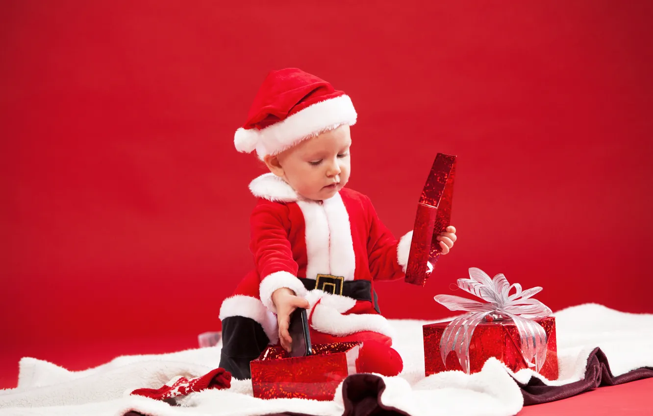 Фото обои ребенок, мальчик, Рождество, костюм, подарки, Новый год, мех, red