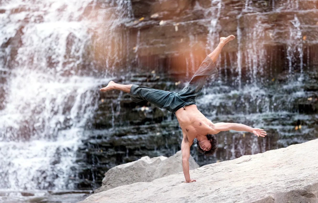 Фото обои водопад, танцор, Michael Demski