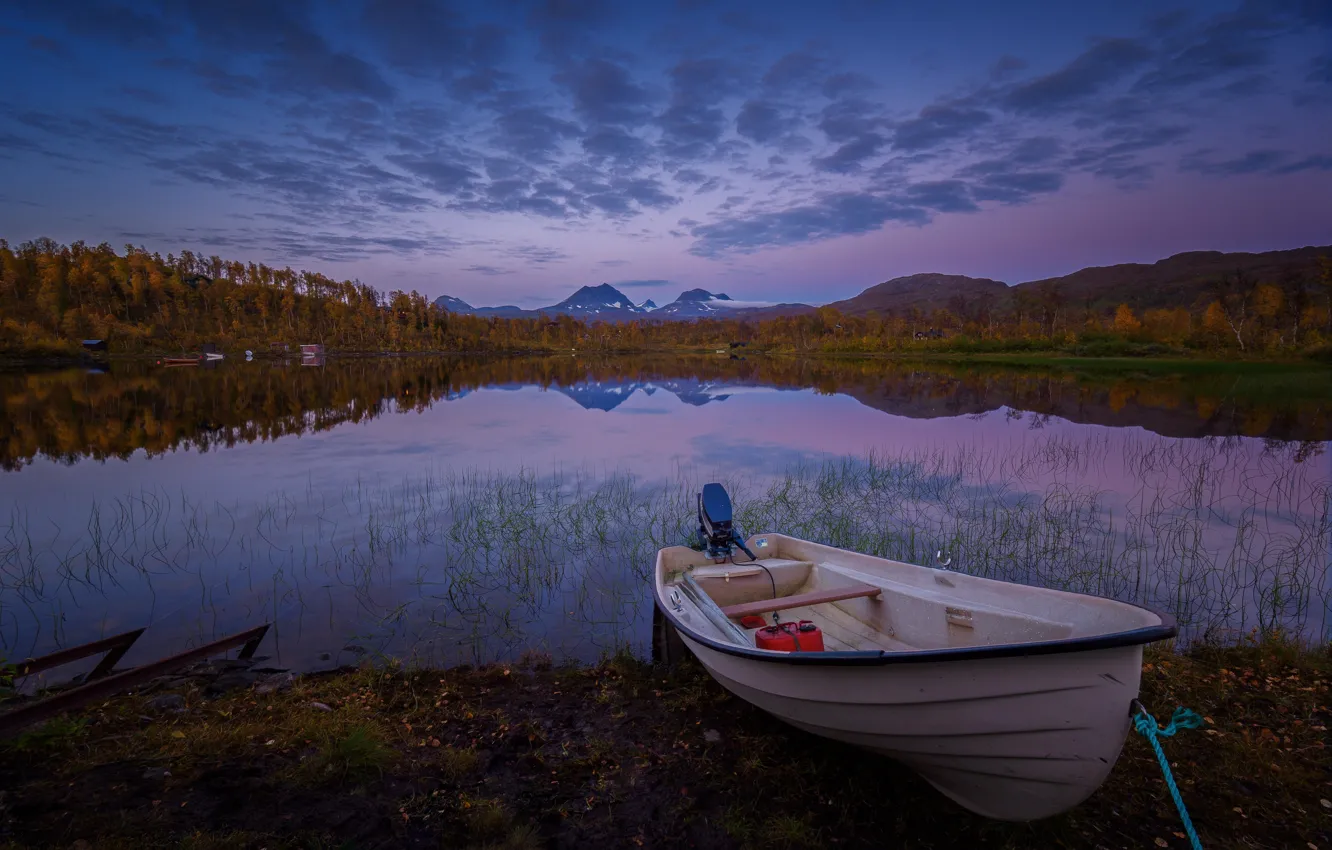Фото обои осень, лес, горы, озеро, отражение, лодка