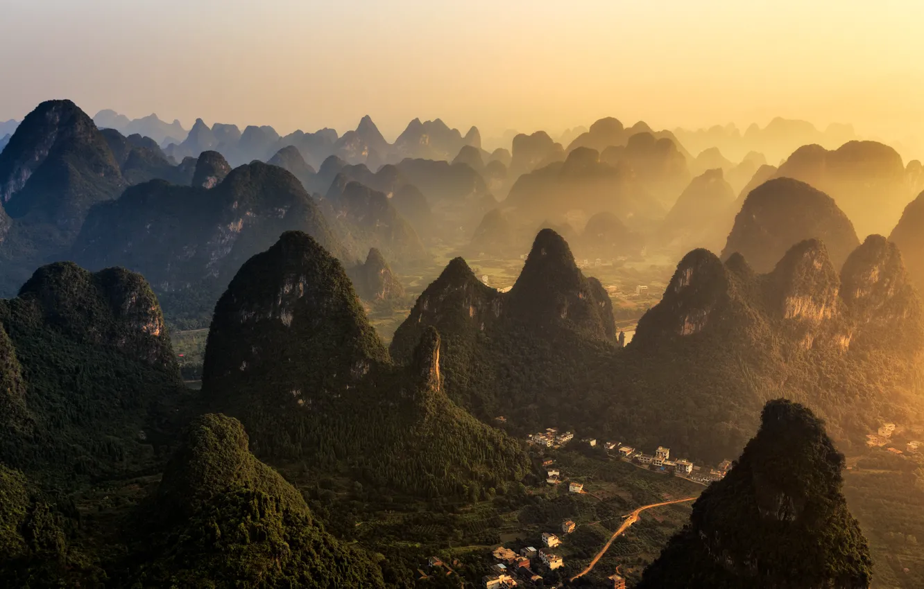 Фото обои солнце, горы, река, холмы, дома, горизонт, Китай, деревни