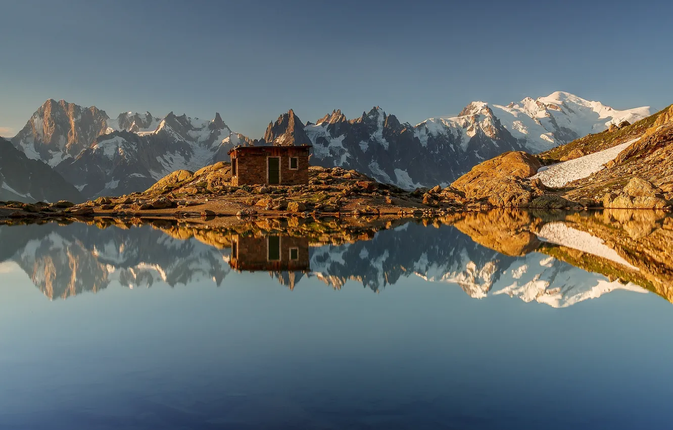 Фото обои горы, озеро, отражение, Франция, Альпы, хижина, France, Alps