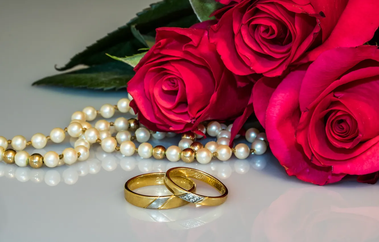 Фото обои цветы, праздник, розы, кольца, бусы, свадьба