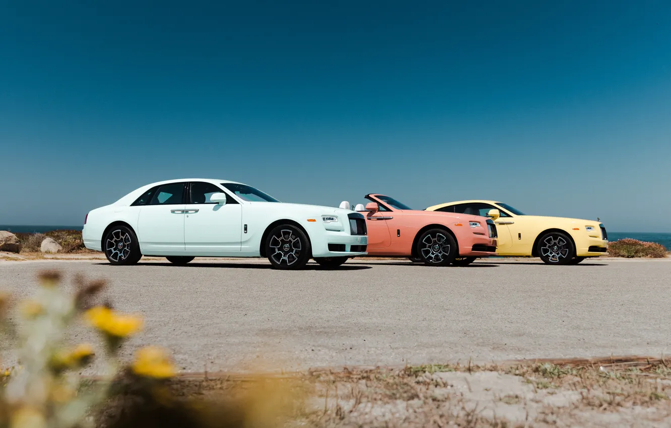 Rolls Royce Pebble Beach. Пастельные цвета машин. Пастельные тона для авто. Rolls-Royce Wraith Black badge Pebble Beach collection Semaphore Yellow 2019.