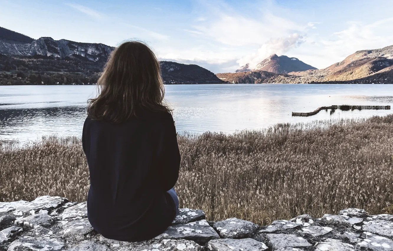 Фото обои Girl, Water, Mountain, Peaceful, View, Sea, Rocks, Stone