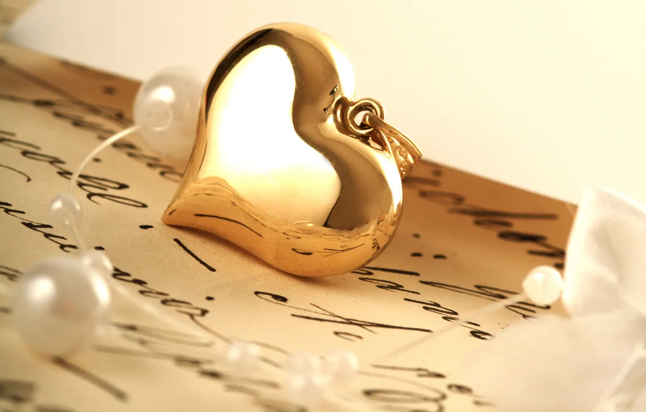 Фото обои письмо, золото, жемчуг, сердечко