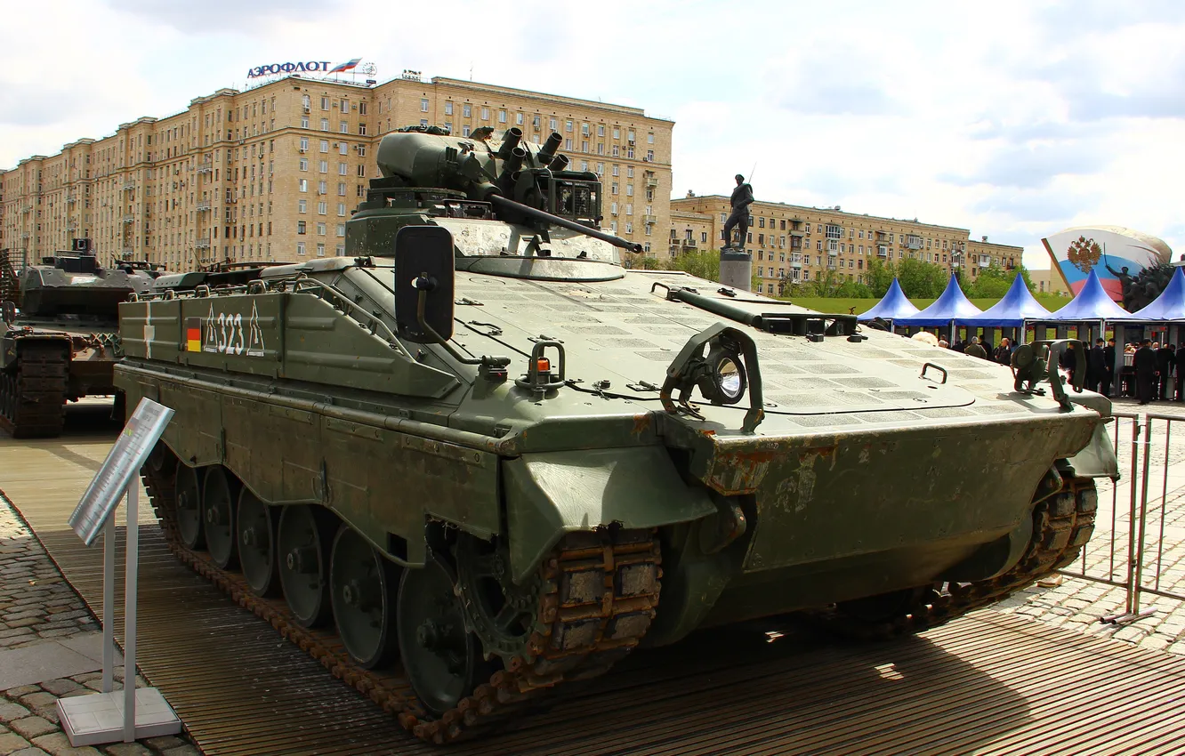Фото обои Германия, Москва, БМП, 2024, СВО, Поклонная Гора, Трофеи военной техники из Украины и НАТО, Подбитая …