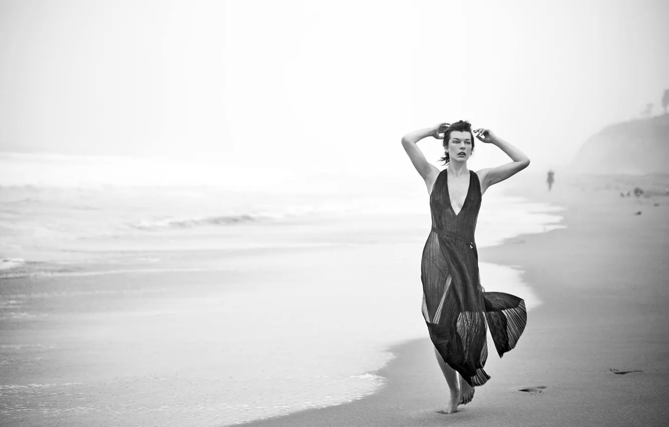 Фото обои песок, море, фото, модель, фигура, платье, актриса, брюнетка