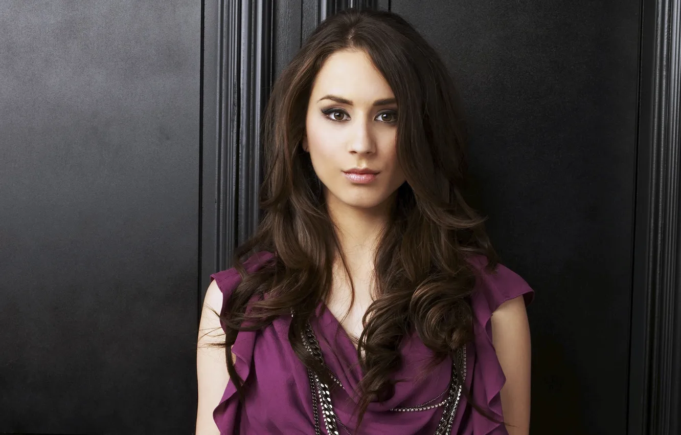 Фото обои брюнетка, губки, красотка, Trian Avery