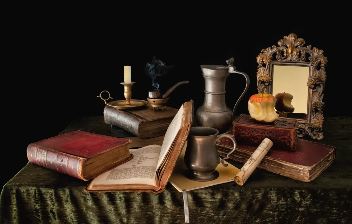 Фото обои книги, яблоко, свеча, трубка, зеркало, огрызок, кувшин, натюрморт