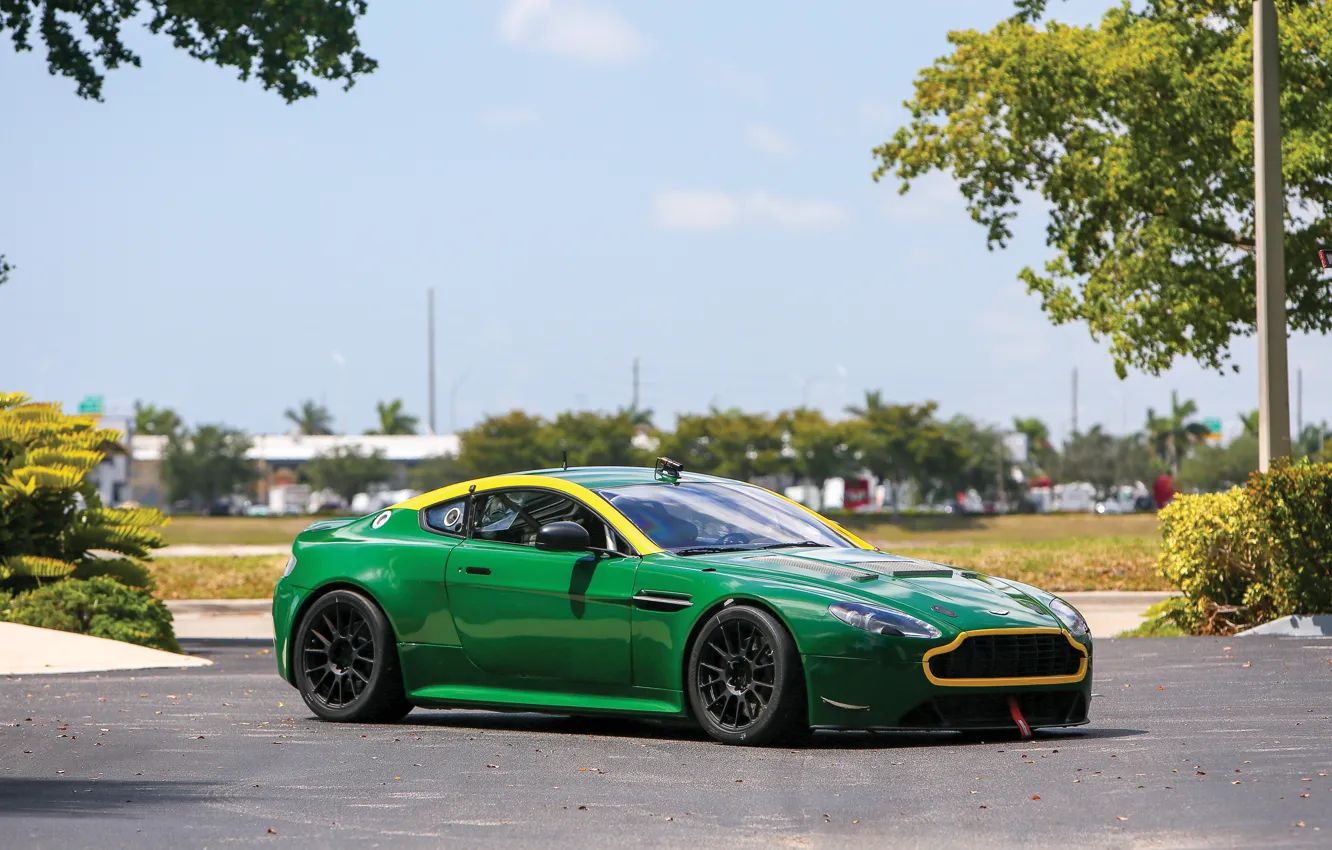 Фото обои Aston Martin, Vantage, Дорога, Зеленый, Гонка, Трасса, V8 Vantage, Green