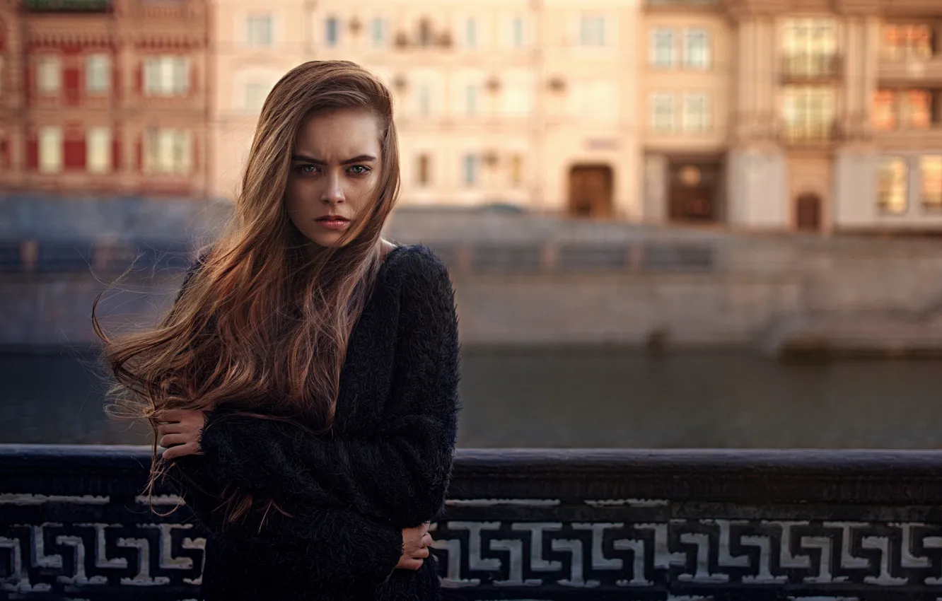 Фото обои холод, девушка, город, ветер, волосы, Георгий Чернядьев, дрожь