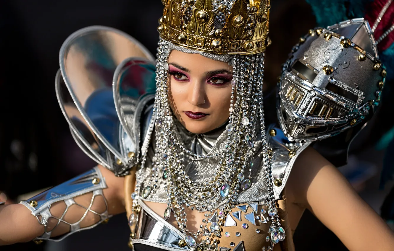 Фото обои взгляд, девушка, металл, стиль, серебро, блеск, портрет, доспехи