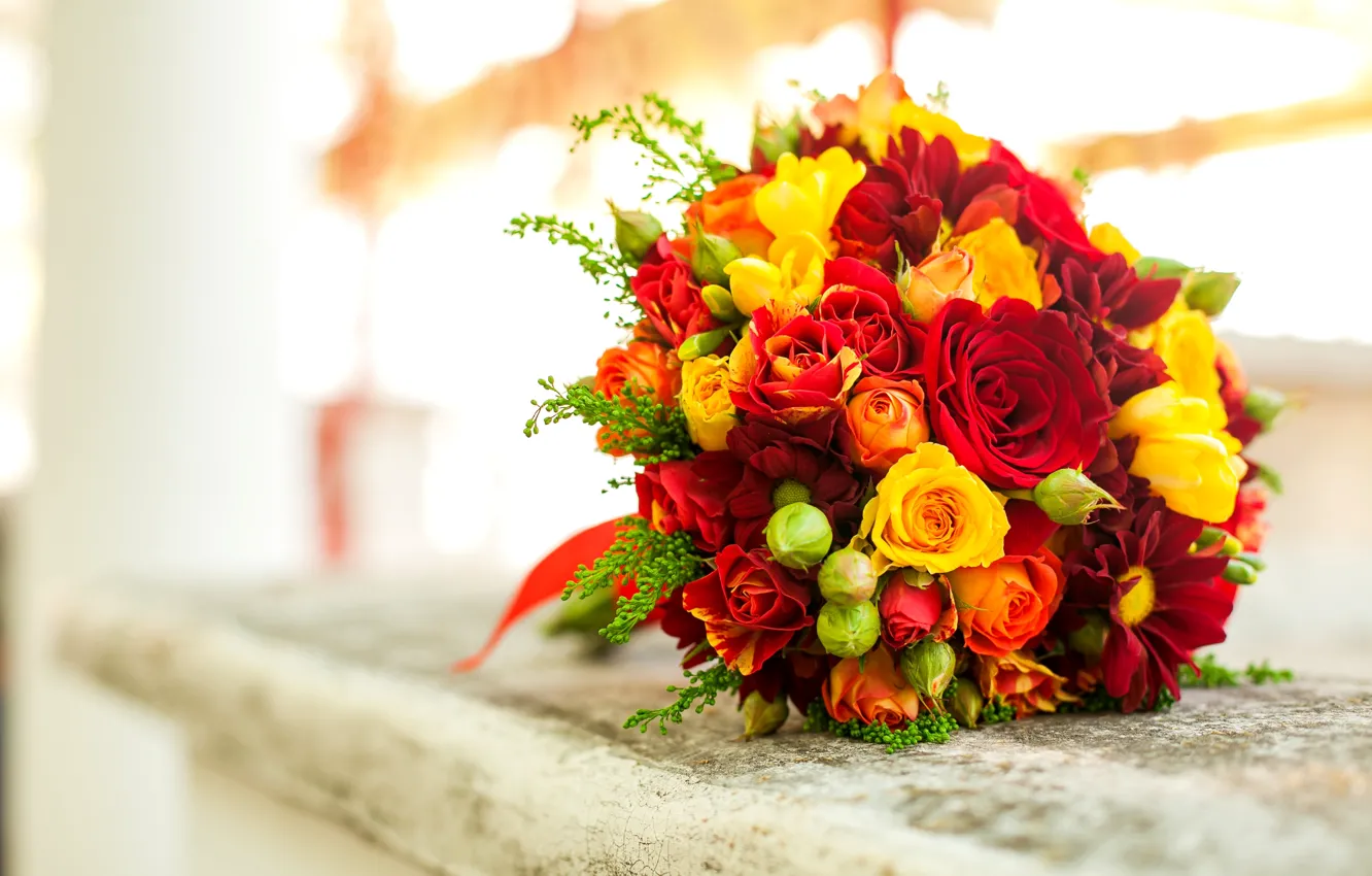Фото обои цветы, розы, букет, желтые, красные, оранжевые