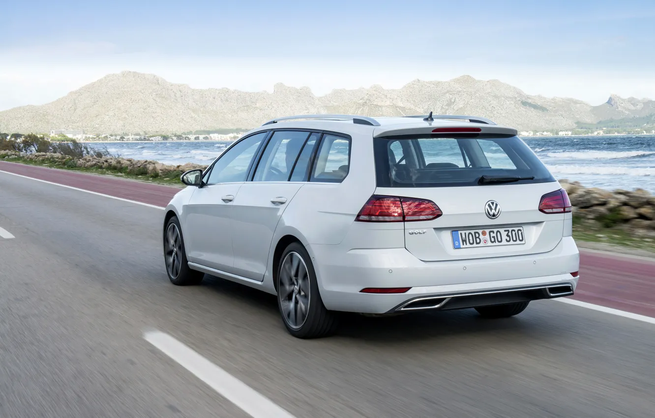 Фото обои дорога, Volkswagen, сзади, универсал, 2017, Golf Variant, бело-серый