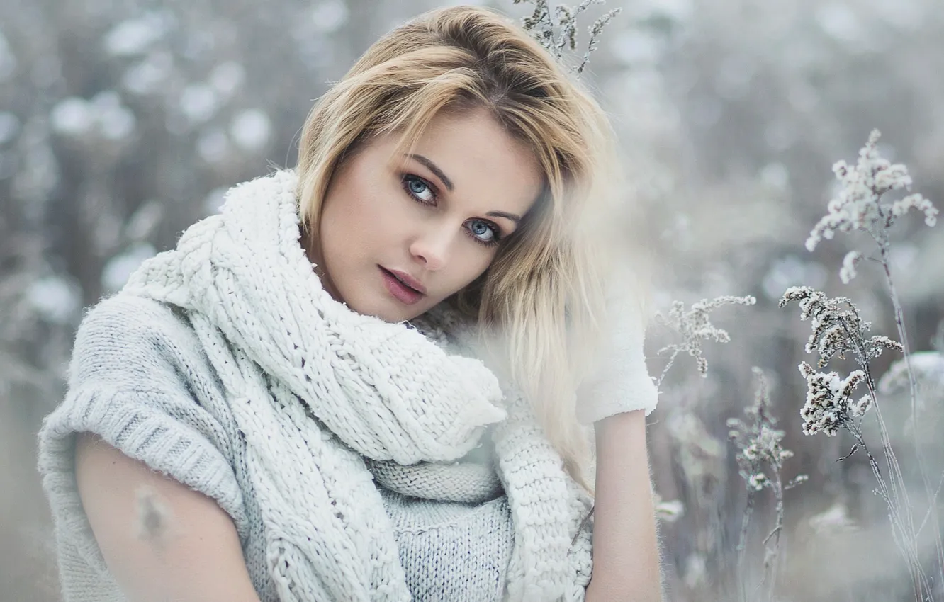 Фото обои зима, взгляд, снег, поза, фон, модель, портрет, макияж