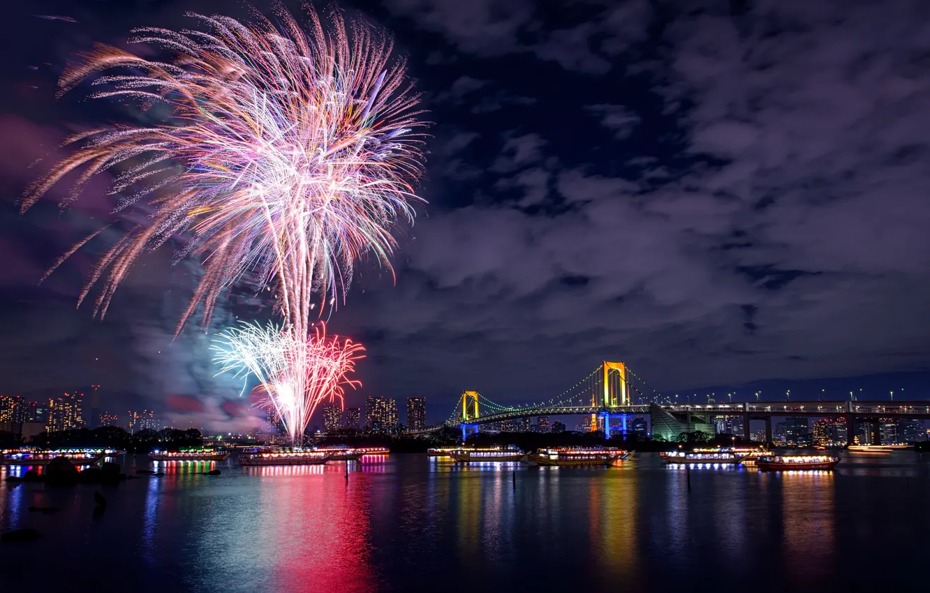Фото обои ночь, мост, огни, река, праздник, салют, Япония, Токио