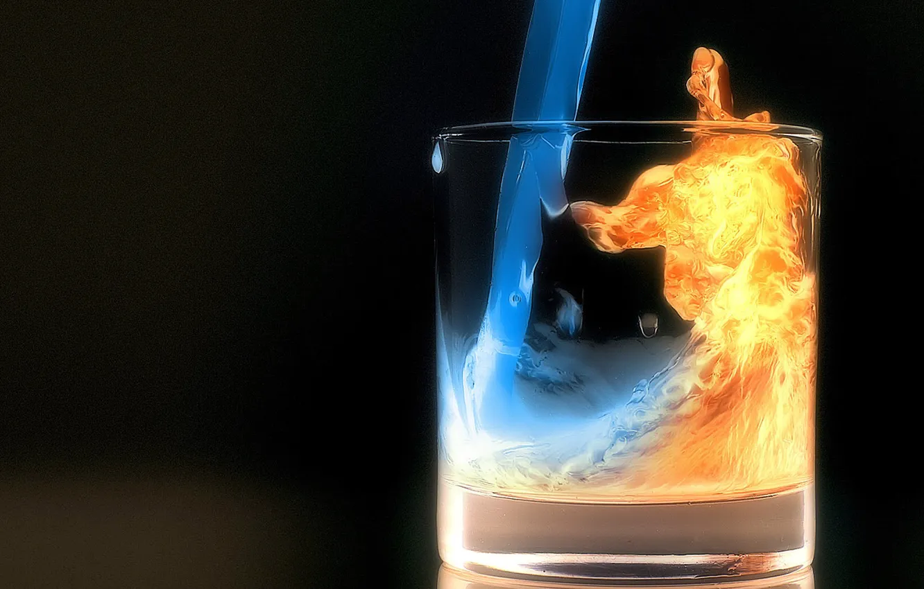 Фото обои вода, ночь, стакан, огонь