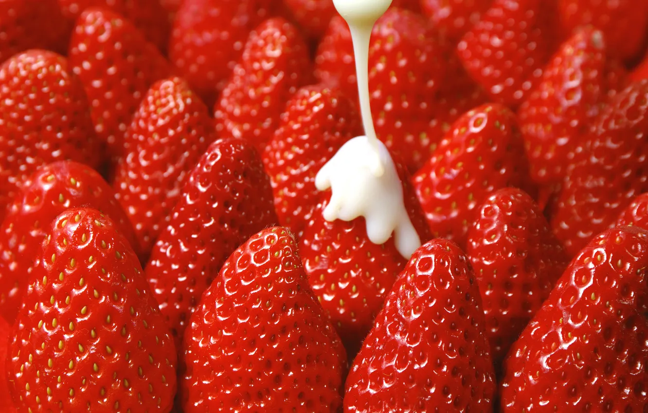 Фото обои ягоды, сливки, клубника
