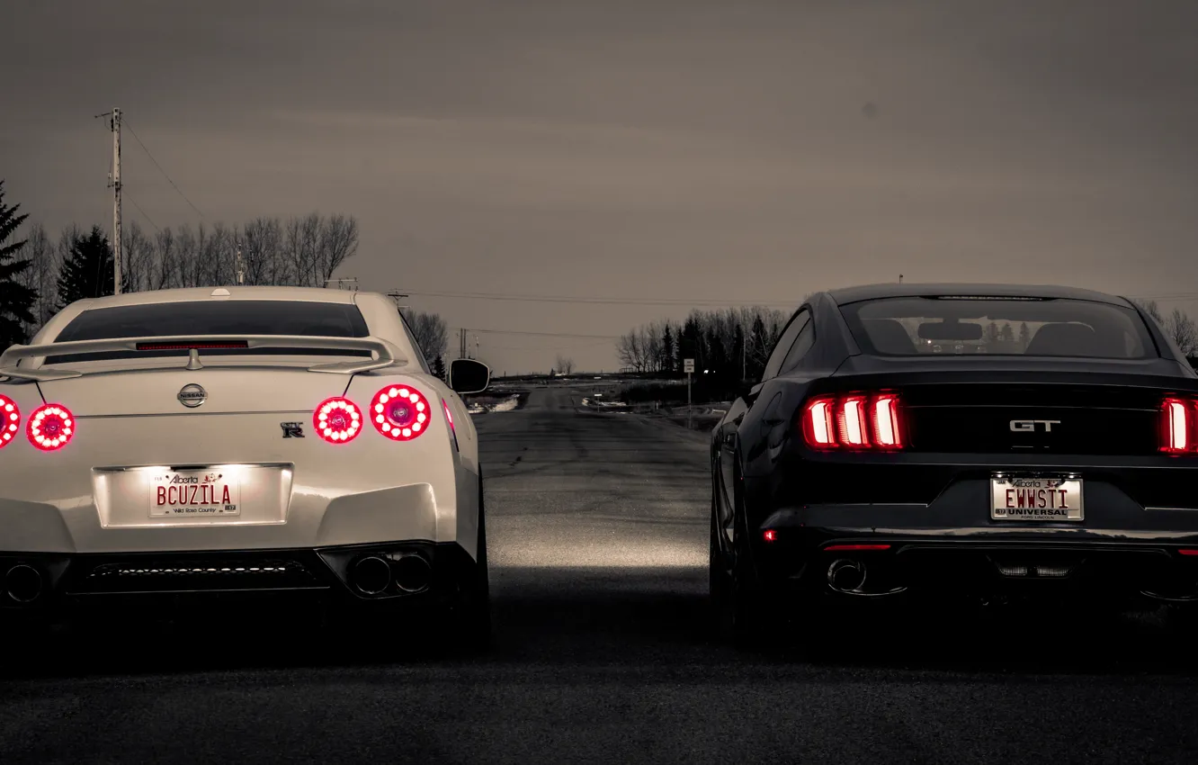 Фото обои Ford, пара, Nissan, GT-R, вид спереди, Mustang GT