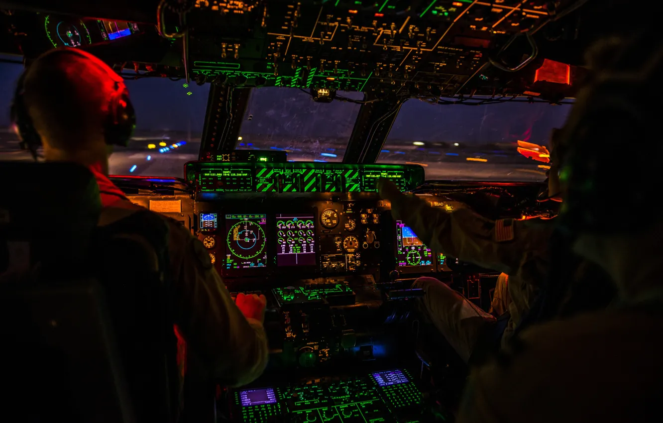 Фото обои авиация, ночь, техника, кабина, самолёт, Galaxy, военно-транспортный, Lockheed C-5M
