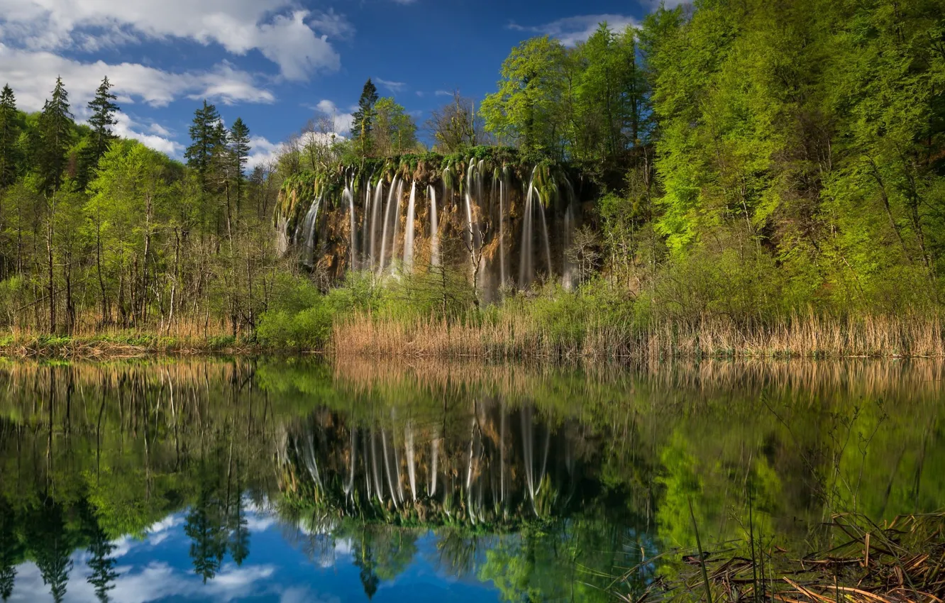 Фото обои водопад, озеро, трава, небо