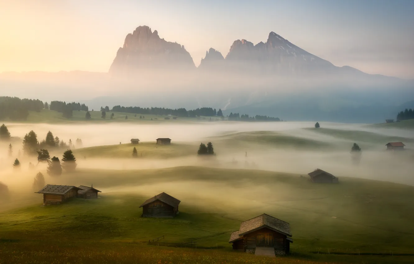 Фото обои поле, туман, утро, деревня, Альпы, домики