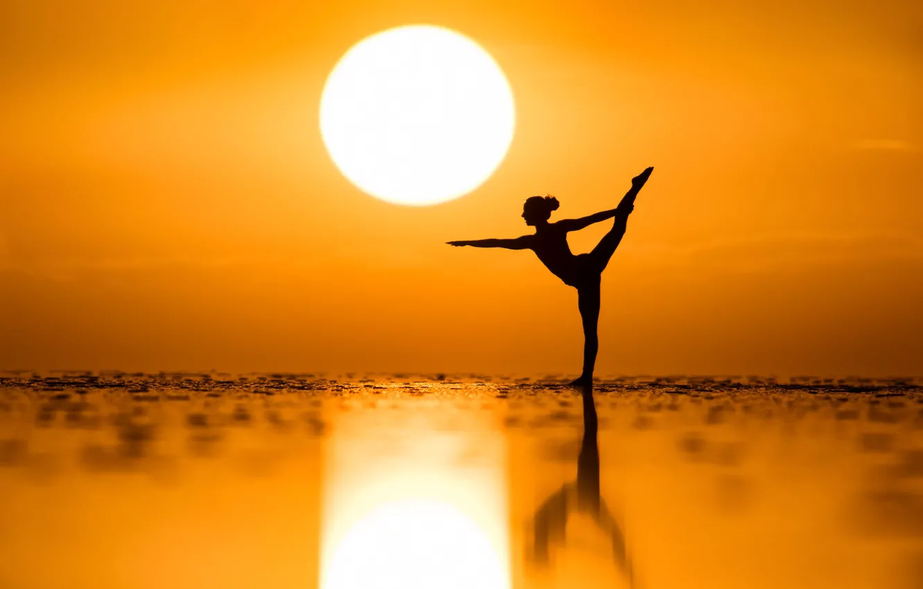 Фото обои море, солнце, закат, настроение, танец, Kim Henry