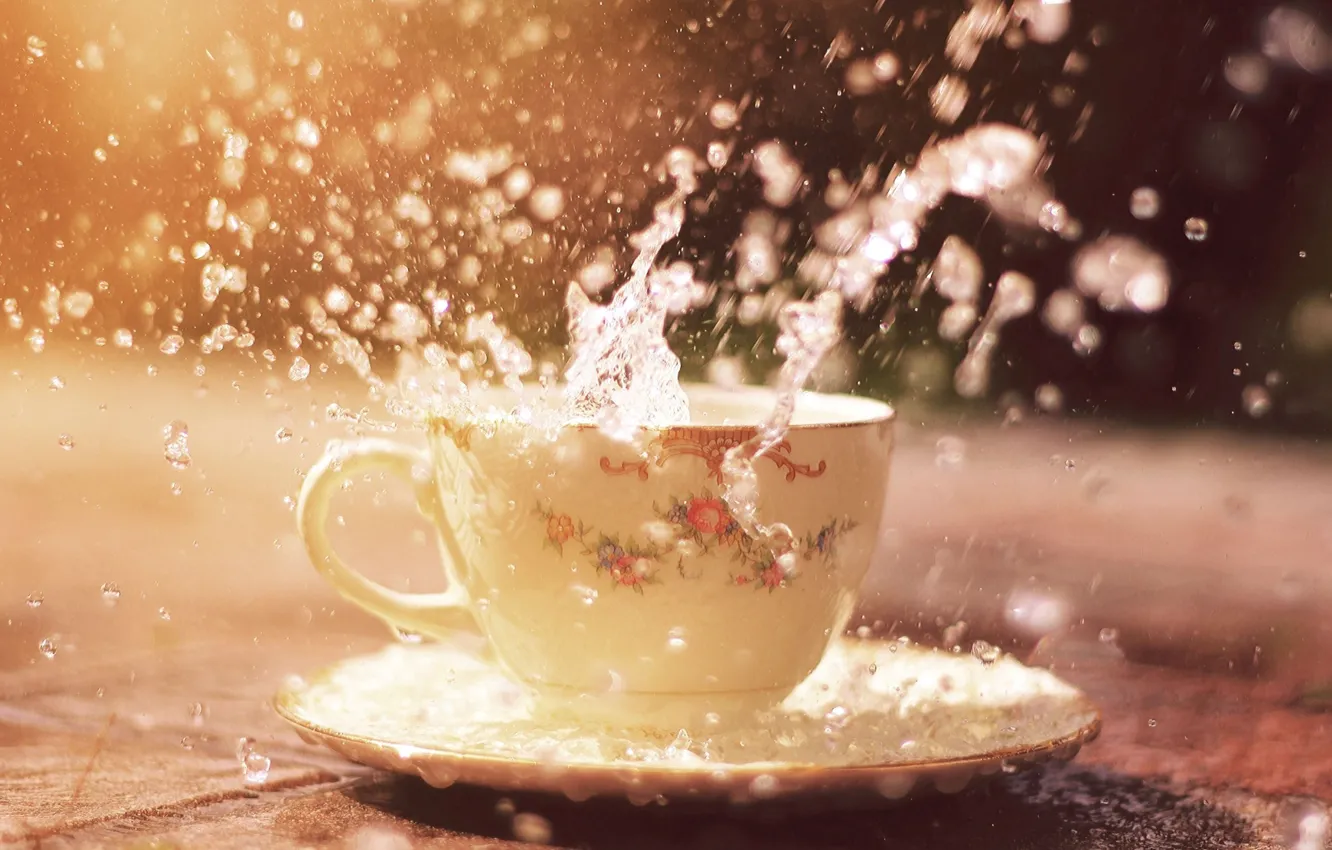 Фото обои вода, капли, брызги, чашка, блюдце