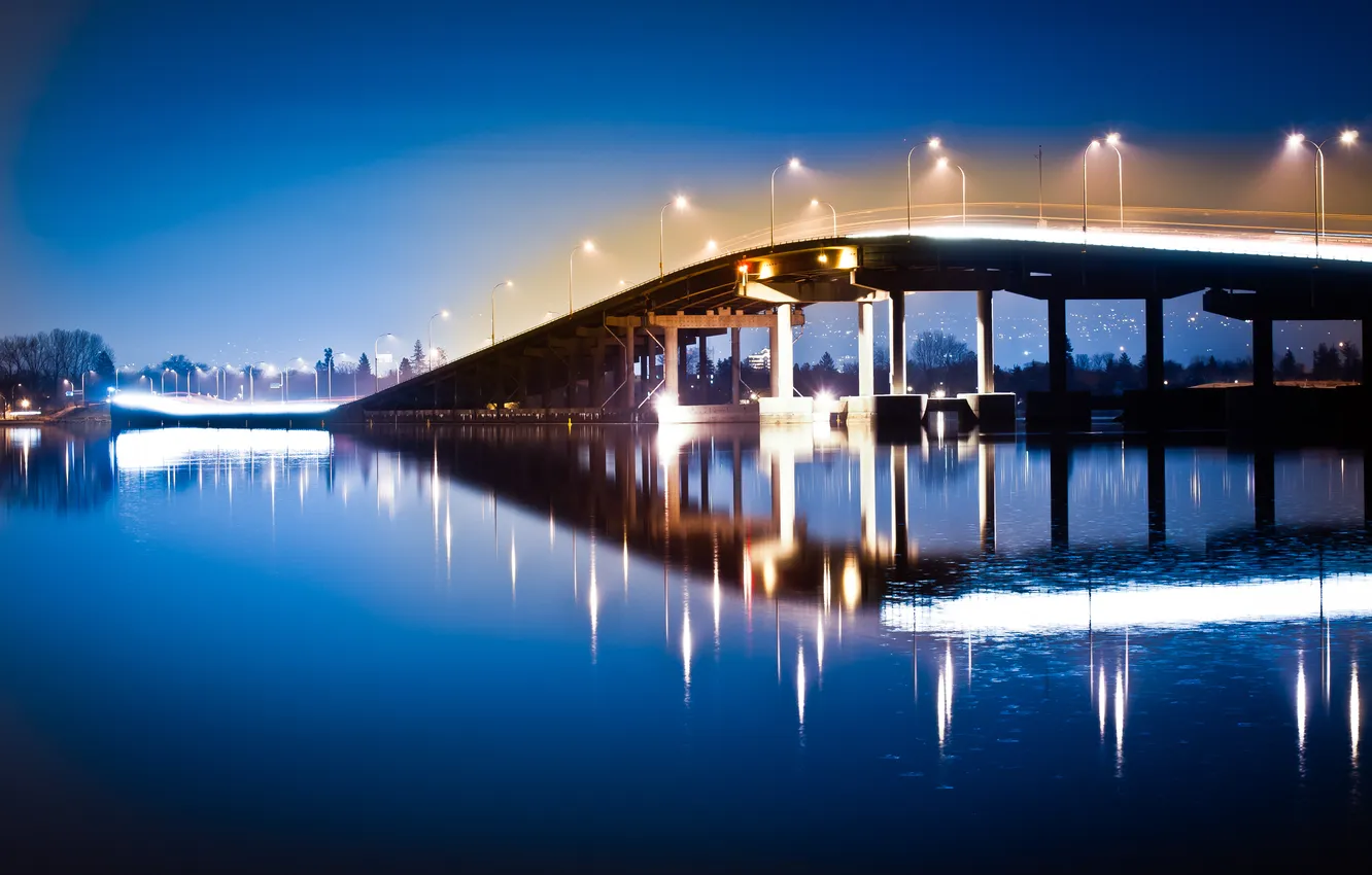 Фото обои вода, ночь, мост, огни, озеро, фонари