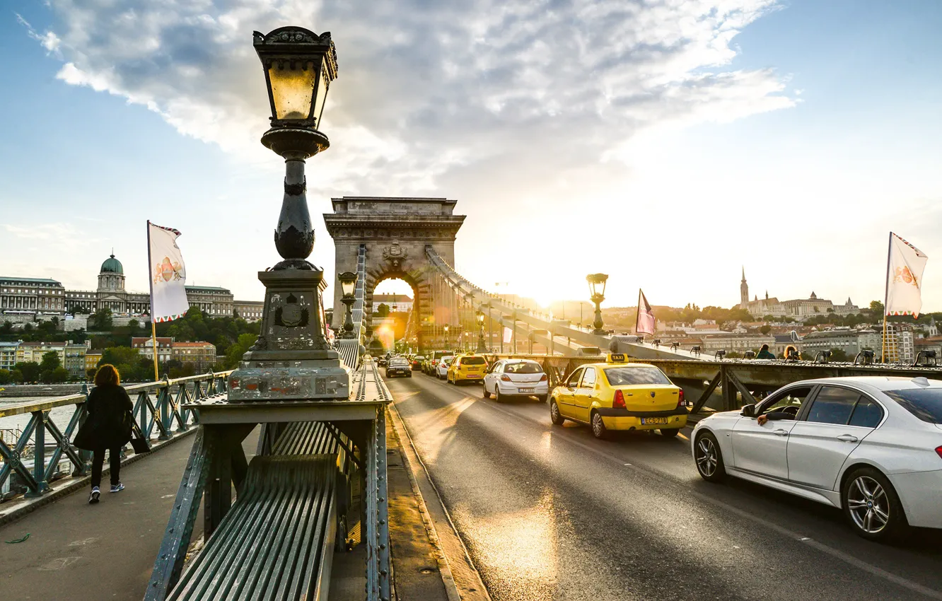 Фото обои авто, солнце, мост, город, Венгрия, Будапешт, Chain bridge