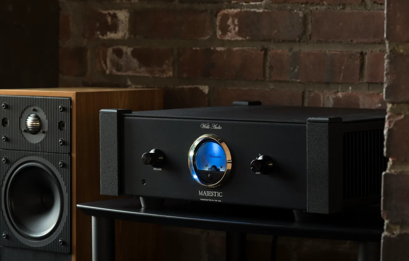 Фото обои Majestic, Wells Audio, Integrated Amplifier