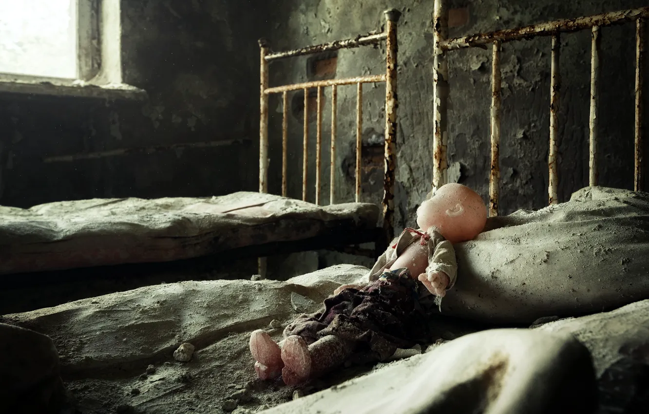 Фото обои кровать, кукла, abandoned hospital