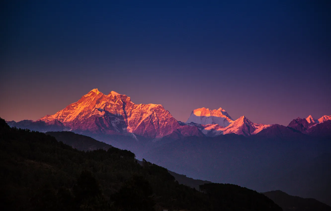 Фото обои небо, деревья, горы, вечер, синее, Гималаи, Непал
