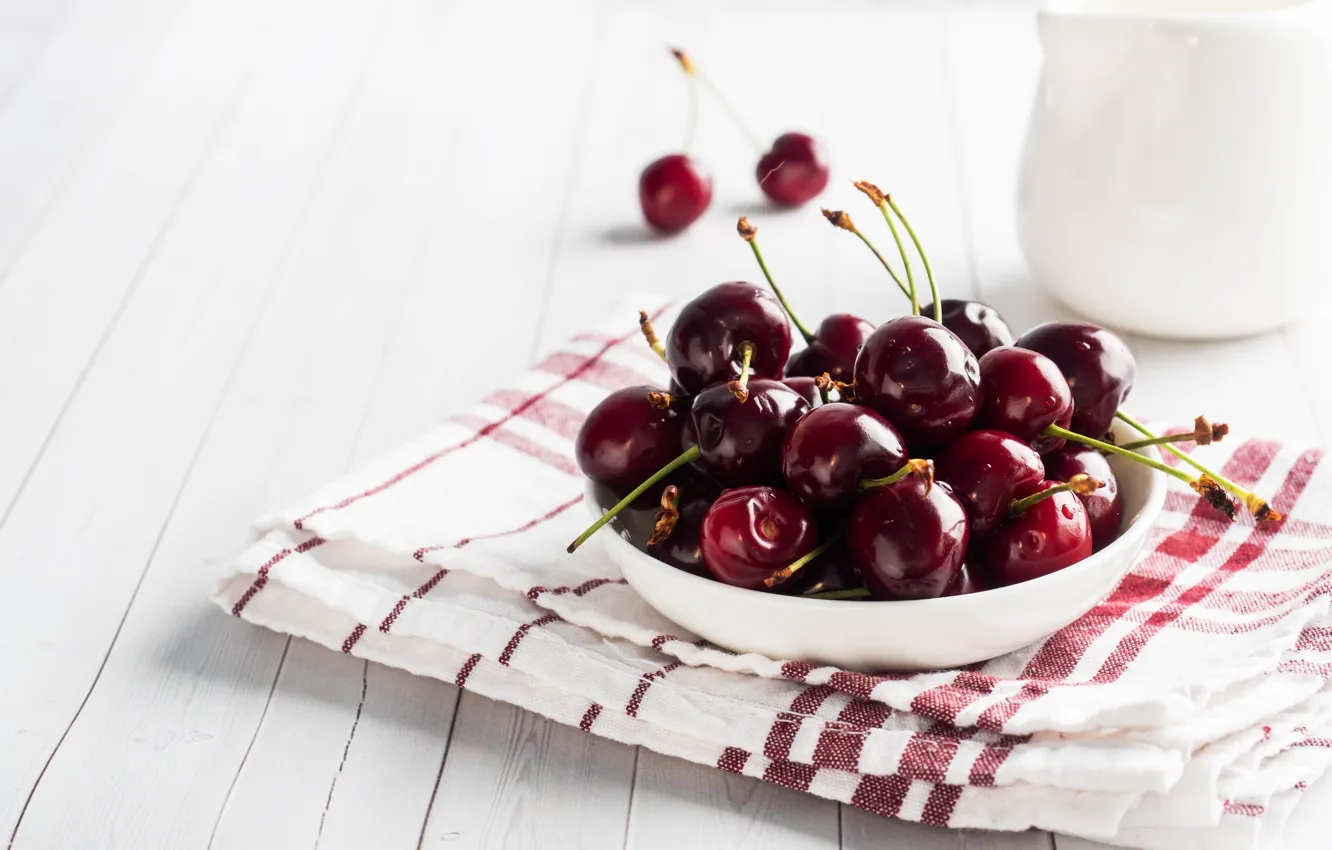Фото обои вишня, тарелка, сочная