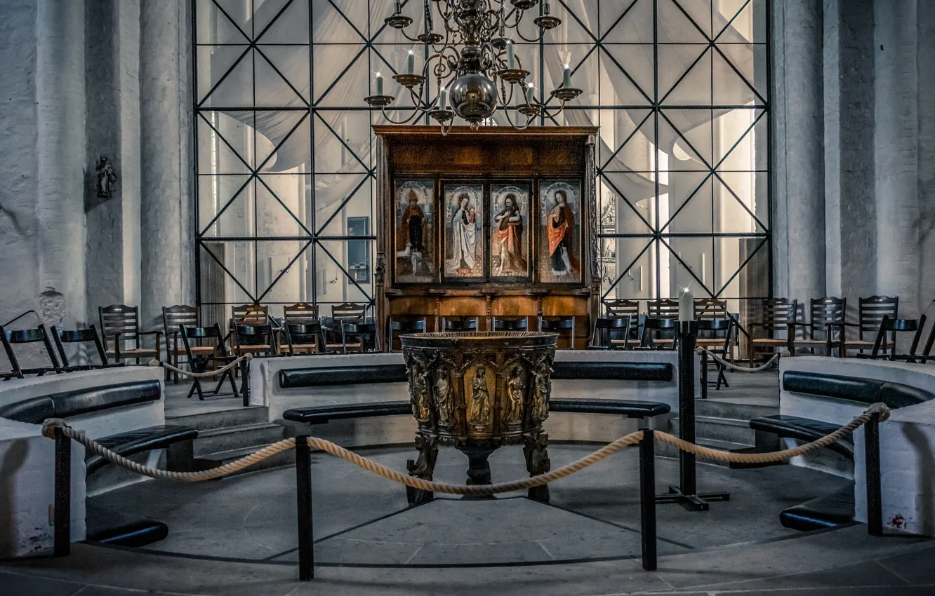 Фото обои интерьер, свечи, люстра, церковь, алтарь, лавки, иконы, иконостас