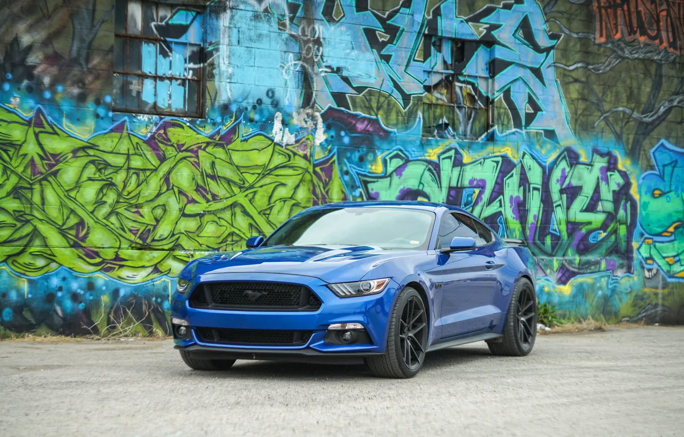 Фото обои синий, фон, граффити, Ford Mustang, передок