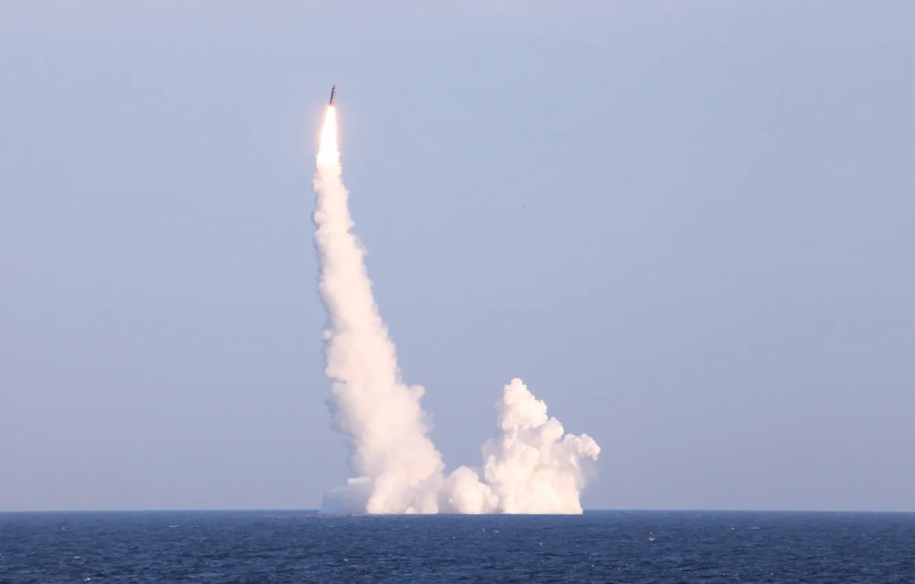 Фото обои булава, атомная подводная лодка, пуск ракеты