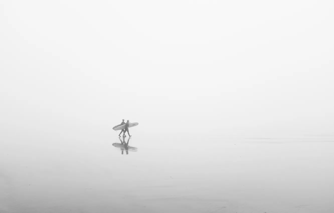 Фото обои туман, отражение, зеркало, серферов