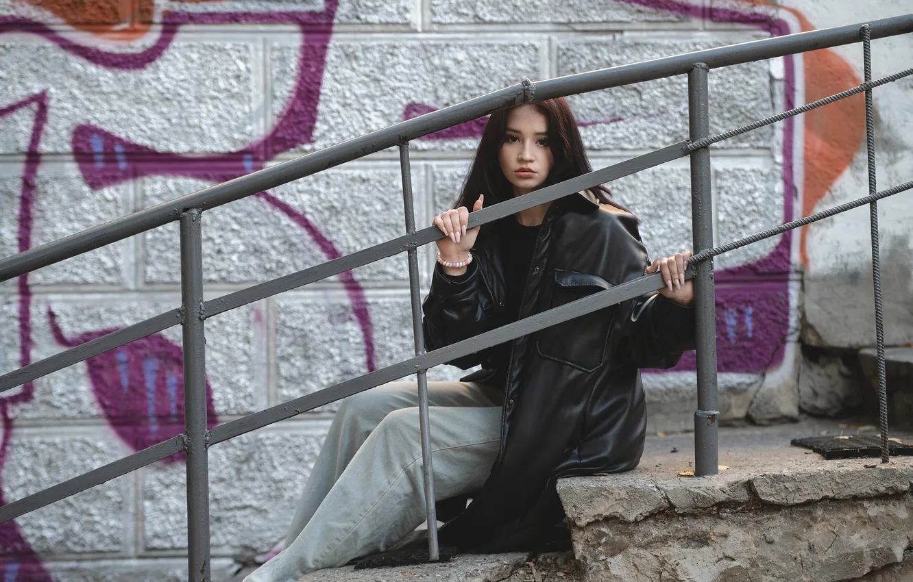 Фото обои девушка, wall, graffiti, model, jeans, brunette, urban, sitting