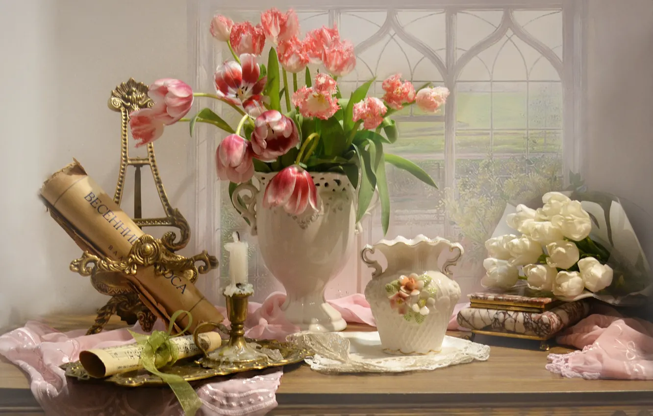 Фото обои цветы, свеча, окно, тюльпаны, ваза, натюрморт, салфетки, свитки