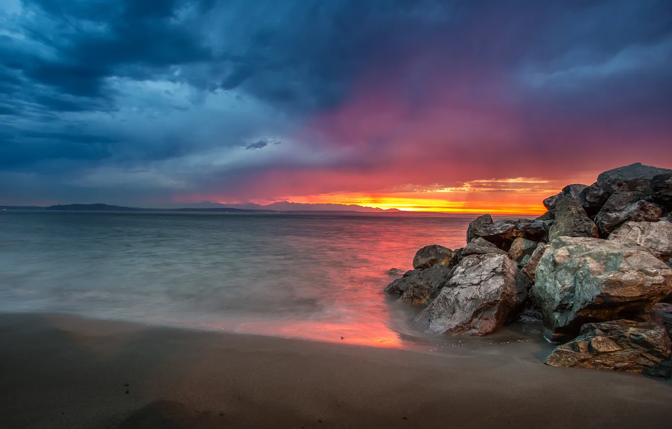 Фото обои море, небо, закат, тучи, камни, зарево, США, Seattle
