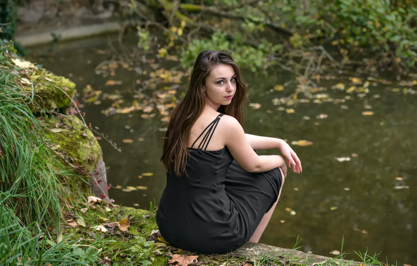 Фото обои девушка, лицо, платье, сидит