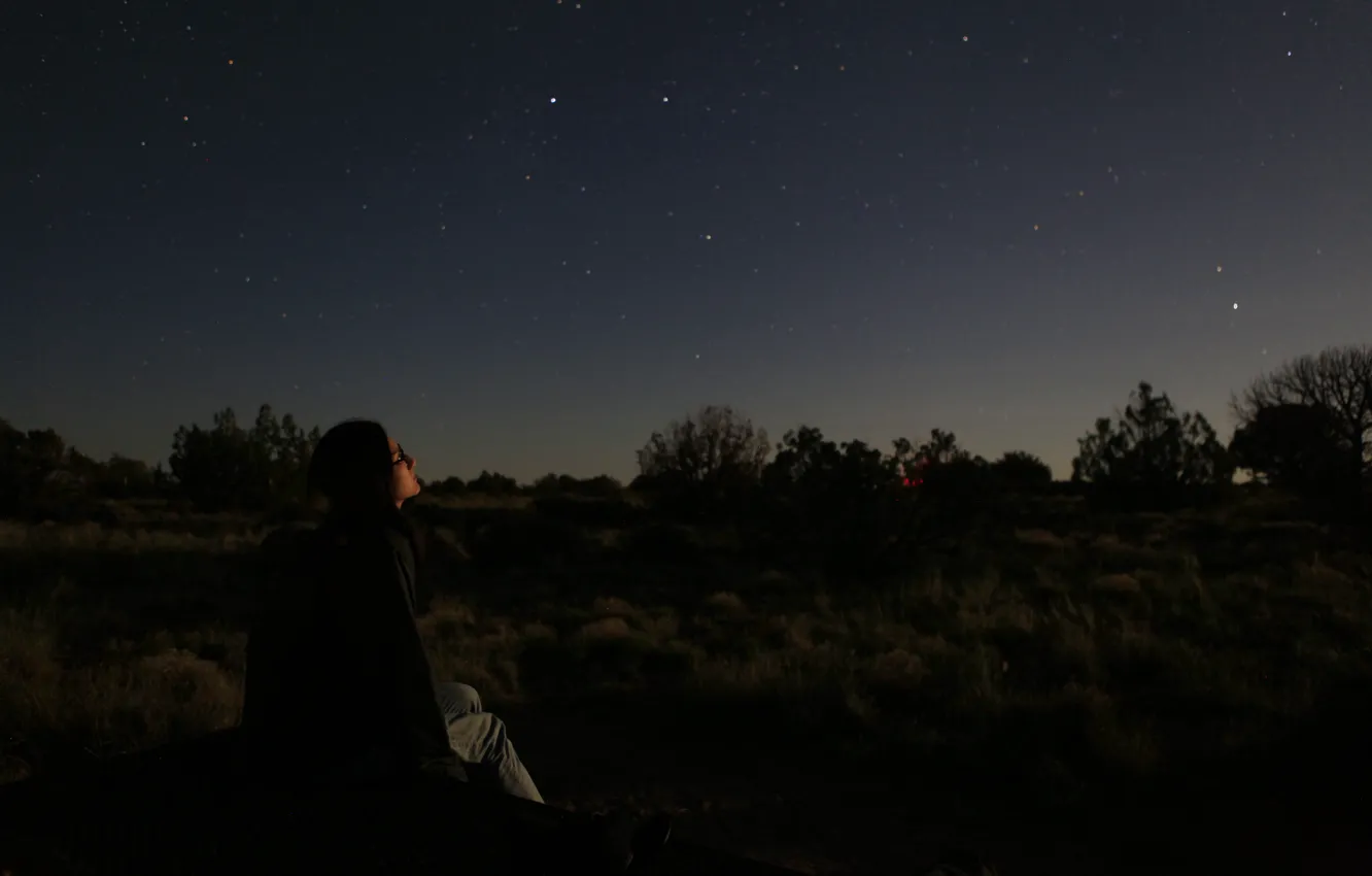 Фото обои night, stars, girl under sky