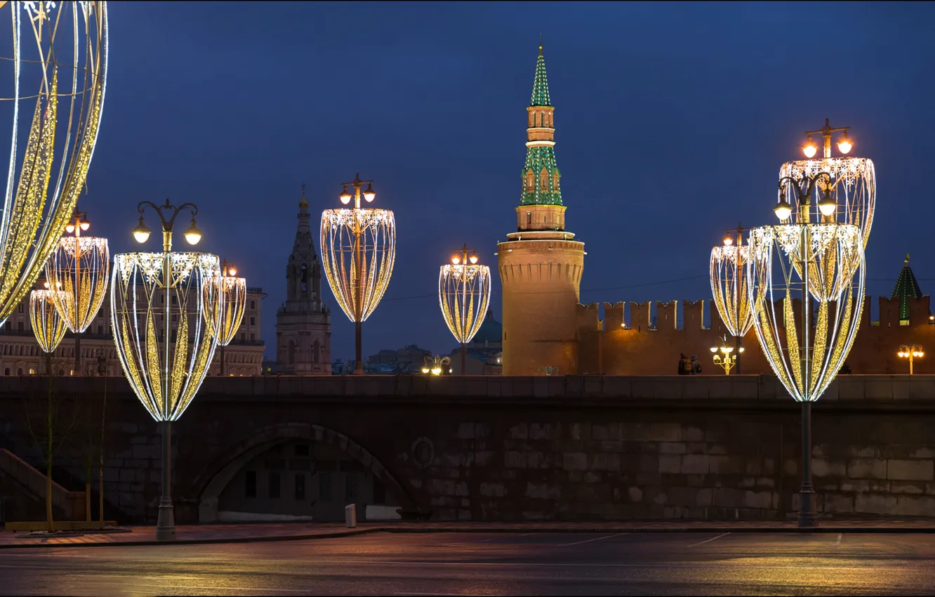 Фото обои фонари, Москва, Кремль, Россия, ночной город, гирлянды, Москворецкая башня